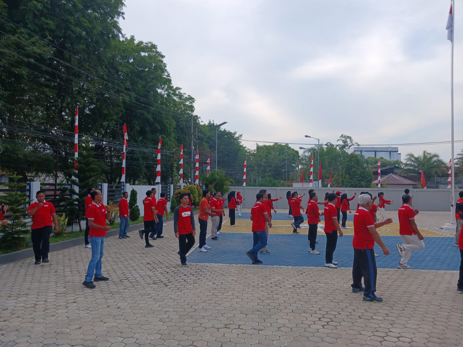 Pelaksanaan Senam Sehat Pegawai KSOP Lsm